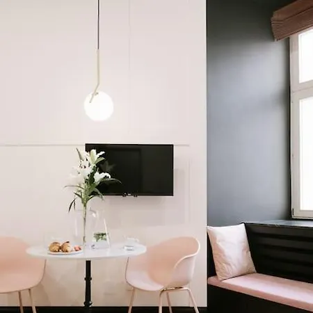 Studio In Historic Old Town Apartment *